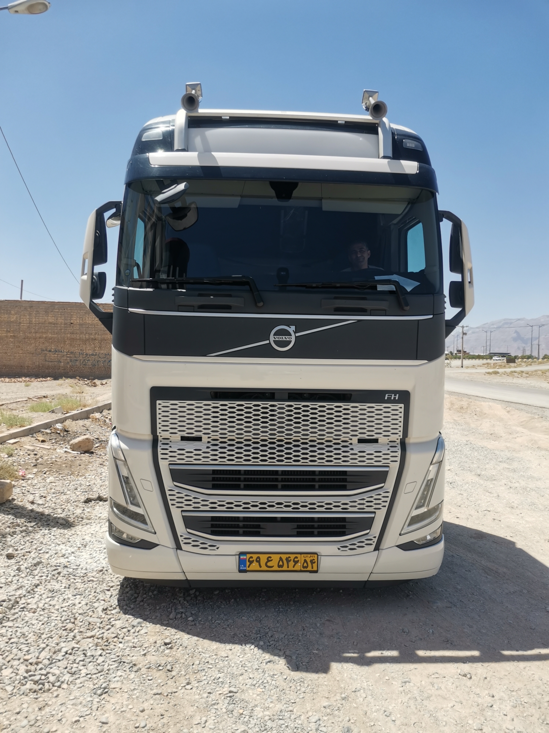 اولین و تنها مرکز خدمات تخصصی برق و دیاگ ولوو و رنو نسل جدید در مهریز یزد